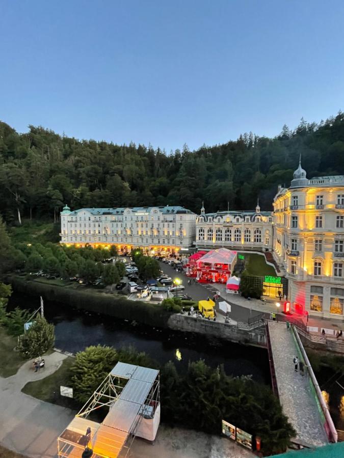 Riverside Apartment Karlsbad Buitenkant foto